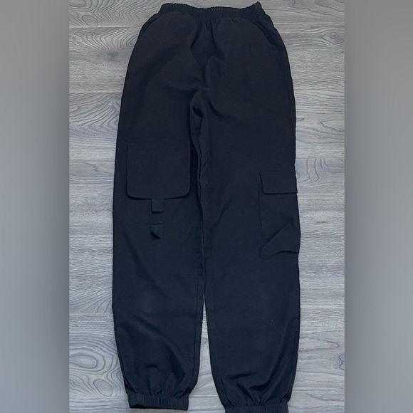 SHEIN- Girls Cargo Pants - Picture 2 of 3